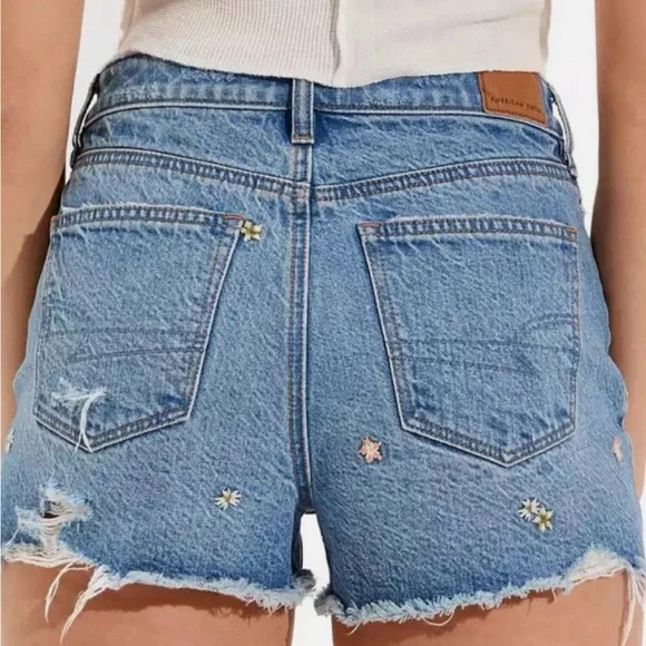 American Eagle Floral Embroidered High Rise Cut Off Mom Shorts Womens Sz 4 - Picture 2 of 11